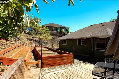 2380 NW Glenmar Dr, Roseburg, OR 97471 - Photo 1