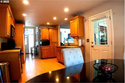 2380 NW Glenmar Dr, Roseburg, OR 97471 - Photo 6