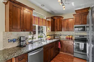 860 N 2nd St, Silverton, OR 97381 - Photo 16