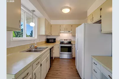 22805 SW Highland Dr, Sherwood, OR 97140 - Photo 14