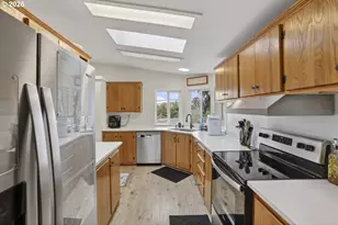 1218 W C St, Rainier, OR 97048 - Photo 14