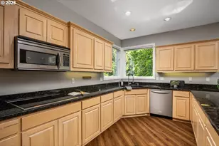 10565 SW Cormorant Dr, Beaverton, OR 97007 - Photo 16