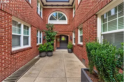 701 NE 28th Ave #18, Portland, OR 97232 - Photo 2