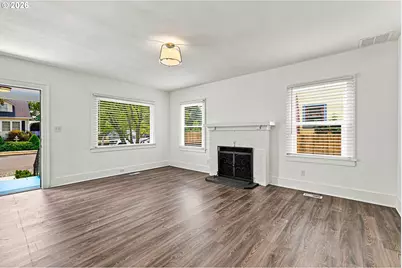 240 E Clarendon St, Gladstone, OR 97027 - Photo 8