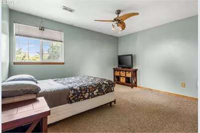 815 N Alexandra Dr, Newberg, OR 97132 - Photo 18