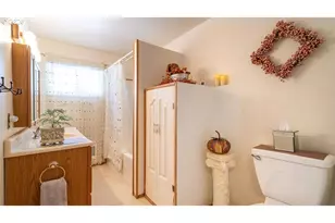11726 SE Oak St, Portland, OR 97216 - Photo 10