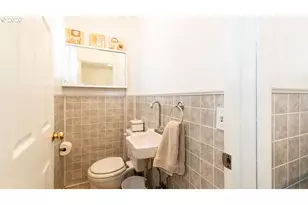 11726 SE Oak St, Portland, OR 97216 - Photo 16