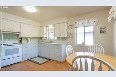 11726 SE Oak St, Portland, OR 97216 - Photo 4