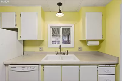 21100 NE Sandy Blvd #83, Fairview, OR 97024 - Photo 10