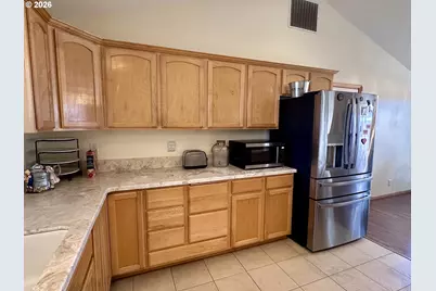 963 Hazelnut Ln, Springfield, OR 97478 - Photo 8