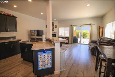 822 S 22nd Ave, Cornelius, OR 97113 - Photo 8
