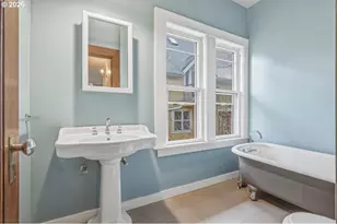 2386 NW Glisan St, Portland, OR 97210 - Photo 12