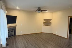 2390 NW Grenfell Loop, McMinnville, OR 97128 - Photo 4