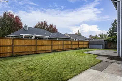 2390 NW Grenfell Loop, McMinnville, OR 97128 - Photo 22