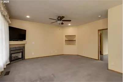 2390 NW Grenfell Loop, McMinnville, OR 97128 - Photo 4