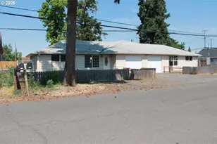 122 S 38th St, Springfield, OR 97478 - Photo 4