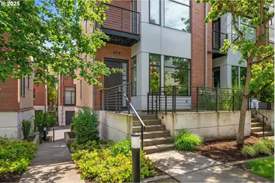 1634 NW Riverscape St, Portland, OR 97209 - Photo 1