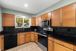 25 NE 192nd Ave, Portland, OR 97230 - Photo 14
