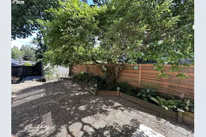 7670 SW Danielle Ave, Beaverton, OR 97008 - Photo 12