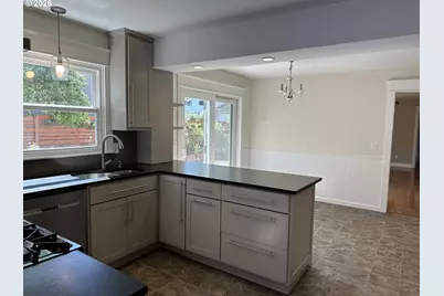 7670 SW Danielle Ave, Beaverton, OR 97008 - Photo 6