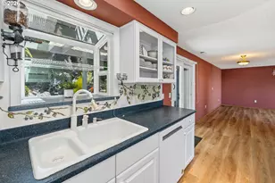 1037 Canyon Terrace, Coos Bay, OR 97420 - Photo 20