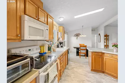 11772 SW Royal Villa Dr, Portland, OR 97224 - Photo 16