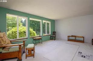 1560 NE Cochran Dr, Gresham, OR 97030 - Photo 4