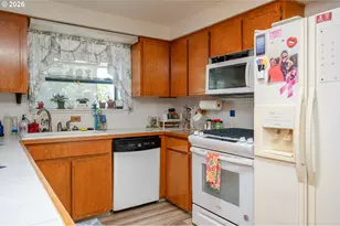 1560 NE Cochran Dr, Gresham, OR 97030 - Photo 10