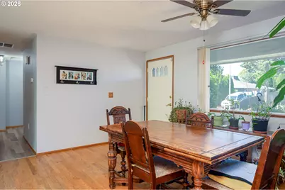 1560 NE Cochran Dr, Gresham, OR 97030 - Photo 8