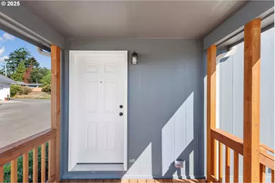 2780 34th St, Coos Bay, OR 97420 - Photo 32