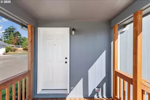 2780 34th St, Coos Bay, OR 97420 - Photo 32