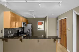 1010 NW Naito Pkwy, Portland, OR 97209 - Photo 10