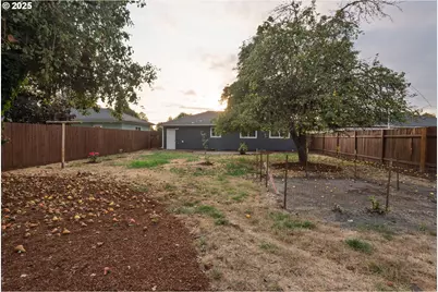 2090 17th St NE, Salem, OR 97301 - Photo 24