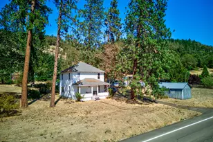 804 N Bank Rd, Roseburg, OR 97470 - Photo 2