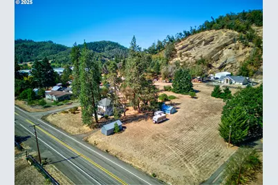 804 North Bank Rd, Roseburg, OR 97470 - Photo 28