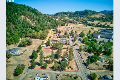 804 North Bank Rd, Roseburg, OR 97470 - Photo 16