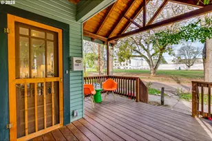 1566 SE Sherrett St, Portland, OR 97202 - Photo 4