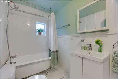 1566 SE Sherrett St #A, Portland, OR 97202 - Photo 26