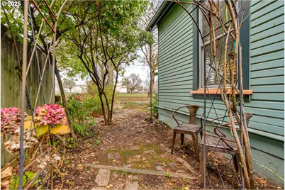 1566 SE Sherrett St #A, Portland, OR 97202 - Photo 38