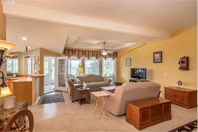 562 Valley Rd, Roseburg, OR 97471 - Photo 6