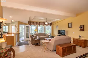 562 Valley Rd, Roseburg, OR 97471 - Photo 6