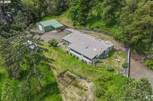 562 Valley Rd, Roseburg, OR 97471 - Photo 2