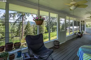 562 Valley Rd, Roseburg, OR 97471 - Photo 4