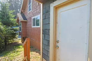 1194 Oregon Ave, Coos Bay, OR 97420 - Photo 28