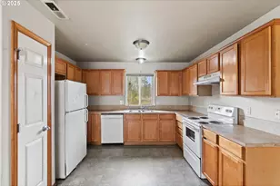 2518 SE 130th Ave, Portland, OR 97236 - Photo 6