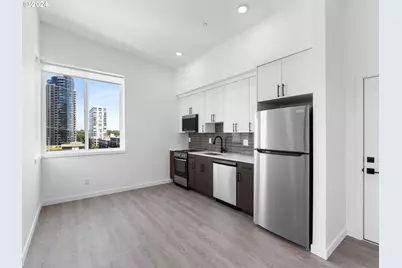 3727 S Hood Ave, Portland, OR 97239 - Photo 12