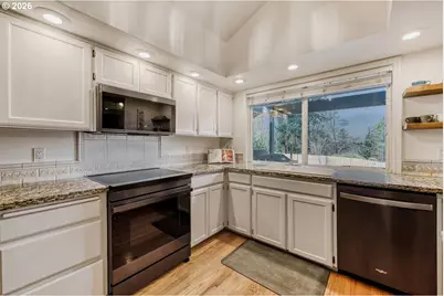 1175 SW Chastain Dr, Gresham, OR 97080 - Photo 12