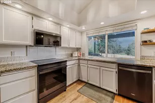 1175 SW Chastain Dr, Gresham, OR 97080 - Photo 12