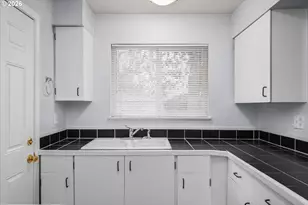 590 Flamingo Ave, Springfield, OR 97477 - Photo 16