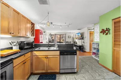 720 NW Naito Pkwy #D-17, Portland, OR 97209 - Photo 6